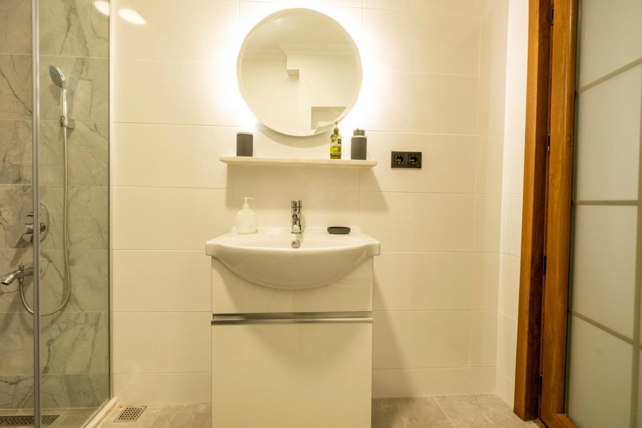 Spacious And Comfy 2Br In The Heart Of Cihangir Apartment Истанбул Екстериор снимка